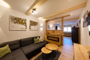 Living area - Apartment 'Deluxe Am Tegernsee' with Wi-Fi (Gmund am Tegernsee)