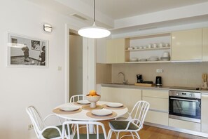 Fridge, microwave, oven, stovetop - Oliva Boutique Apartment 2 (Dubrovnik)