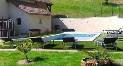 SIBO GITE apartment 5 pers, swimming pool, nature and city