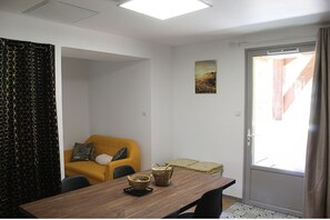 Dining - SIBO GITE apartment 5 pers, swimming pool, nature and city (Boulazac Isle Manoire)