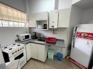 Apartment, 1 Bedroom, Smoking, City View | Dapur peribadi