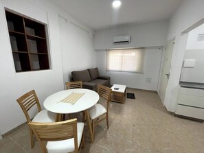 Apartment, 1 Bedroom, Smoking, City View | Tempat makan