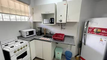 Apartment, 1 Bedroom, Smoking, City View | Private kitchen