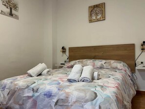 1 bedroom, iron/ironing board, WiFi, bed sheets - Albalh Apartments-Casa Dori in Albaicín Granada with Terrace and Free Parking (Granada)