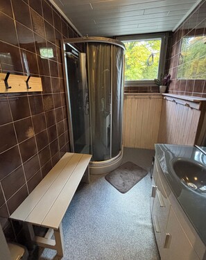 Shower - Heyen Estate (Waimes)