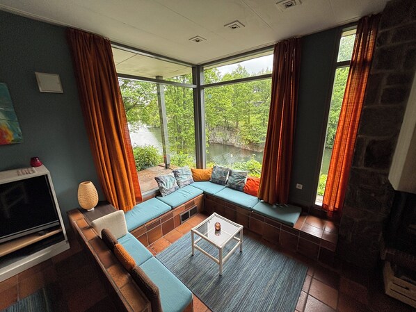 Smart TV, fireplace, video games, stereo