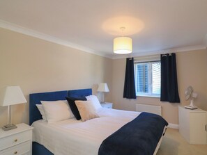 2 bedrooms, individually decorated, individually furnished, free WiFi - 6 Dartmouth House (Dartmouth)