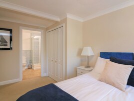 2 habitaciones, decoración personalizada y muebles diferentes