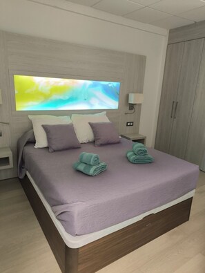 アイロン / アイロン台、イ  ンターネット、ベッドシーツ