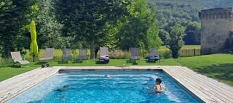Gite de Charme 4* Château de la Hille with swimming pool