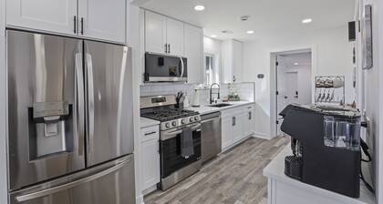 Modern Home Near Rosemont/allstate Arena O'hare 3 Bedroom Home