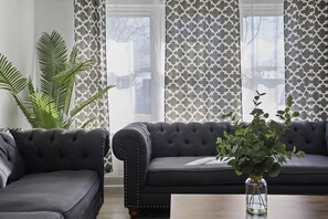 House, 3 Bedrooms | Living area - Modern Home Near Rosemont/allstate Arena O'hare 3 Bedroom Home (Des Plaines)