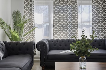 Modern Home Near Rosemont/allstate Arena O'hare 3 Bedroom Home