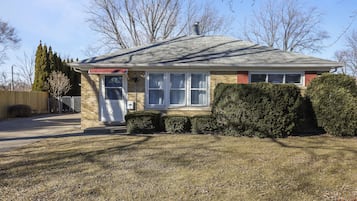House, 3 Bedrooms | Exterior