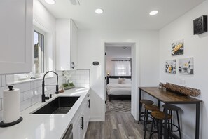 House, 3 Bedrooms - Modern Home Near Rosemont/allstate Arena O'hare 3 Bedroom Home (Des Plaines)