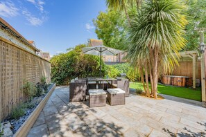 Outdoor dining - Lymington Sailor's Cottage/ hot tub /chef (Lymington)