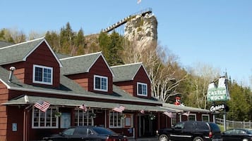 House, 2 Bedrooms | Exterior