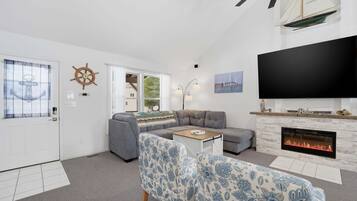 House, 2 Bedrooms | Living area