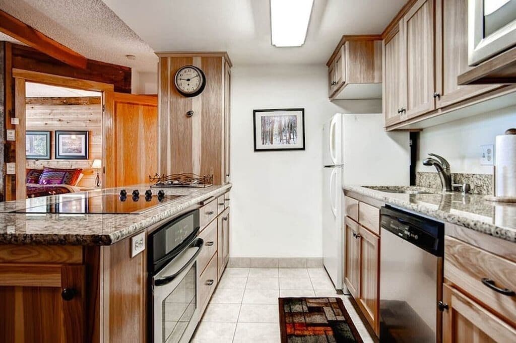 Condo, 1 Bedroom | Private kitchen