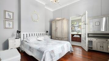 4 bedrooms, iron/ironing board, bed sheets