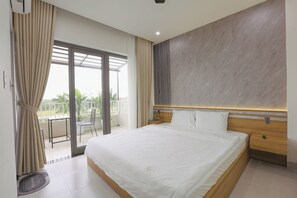 Deluxe Room, Balcony, City View | Desk, iron/ironing board, free WiFi - TRÀ HOMESTAY (Phuong Vy Da)