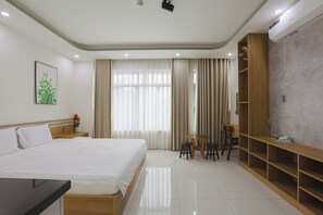 Bureau, fer et planche à repasser, Wi-Fi gratuit