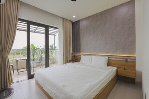 Deluxe Room, Balcony, City View | Desk, iron/ironing board, free WiFi - TRÀ HOMESTAY (Phuong Vy Da)