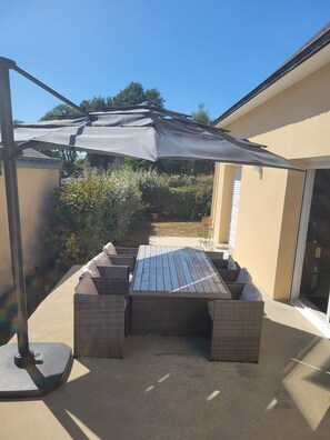 تناول الطعام بالخارج