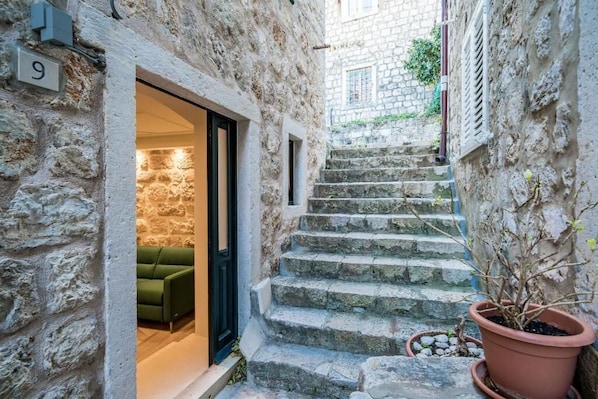 Property grounds - THE OLD WELL ELEGANCE by DuHomes (Dubrovnik)