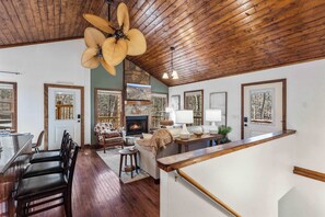 Interior - Crooked Lane Cabin - Murphy (Murphy)