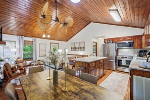 Private kitchen - Crooked Lane Cabin - Murphy (Murphy)