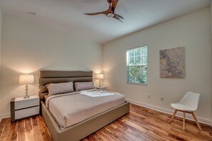 3 bedrooms, iron/ironing board, free WiFi, bed sheets - Villa Elements - new, on water, pool, spa, modern (Cape Coral)