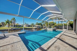 Outdoor pool, a heated pool - Villa Elements - new, on water, pool, spa, modern (Cape Coral)