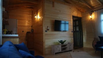 Comfort Condo, Lake View | Living area