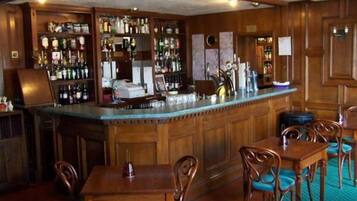 Bar (trong khuôn viên)