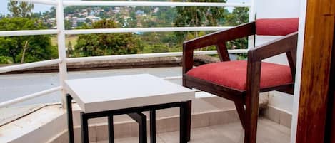 Dobbeltrom – executive, balkong, utsikt mot innsjø | Overnattingsstedets uteområder