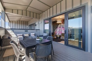 Outdoor dining - Harmony Heights Duo w/ Hot Tub & Skyline Views (Nashville)