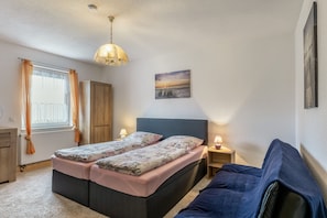 Room - Holiday Home 'Vacation at Geiseltalsee' with Lake View and Wi-Fi (Braunsbedra)