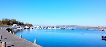 Holiday Home 'Ferienhaus Am Geiseltalsee' with Sea View and Wi-Fi