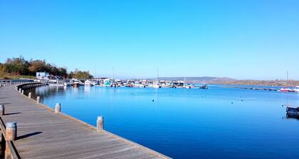 Holiday Home 'Vacation at Geiseltalsee' with Lake View and Wi-Fi