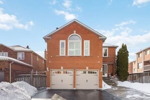 Exterior - Maple Nest Pickering for your stay (Pickering)
