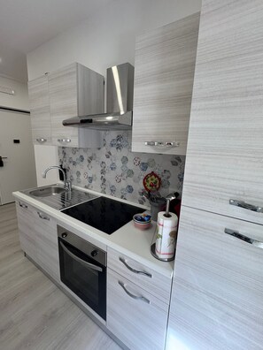 Private kitchen - Domus Livia Vatican Cipro metro station (Roma)
