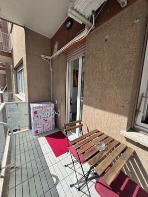 Outdoor dining - Domus Livia Vatican Cipro metro station (Roma)