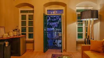 Deluxe Apartment, Sea View | Interior