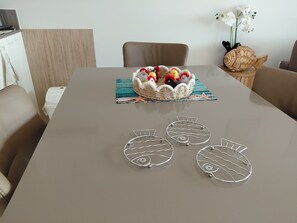 Apartment | Dining - Luxury Apartment With Pool & Parking (Nieuwpoort)