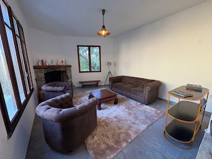 Living area - Villa Carla in Bastia – Sleeps 5 – Bright & peaceful home – Terrace & garden (Bastia)