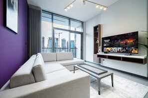 Smart TV - SettlerHomes - Elegant JLT Lakefront - Near Metro (Dubai)