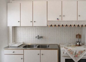 Private kitchen - Beachfront Absolute  Bliss in Perigiali, Korinthia (Perigiali)