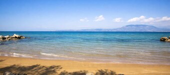 Beachfront Absolute  Bliss in Perigiali, Korinthia