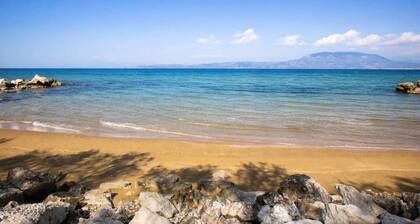 Beachfront Absolute Bliss in Perigiali, Korinthia